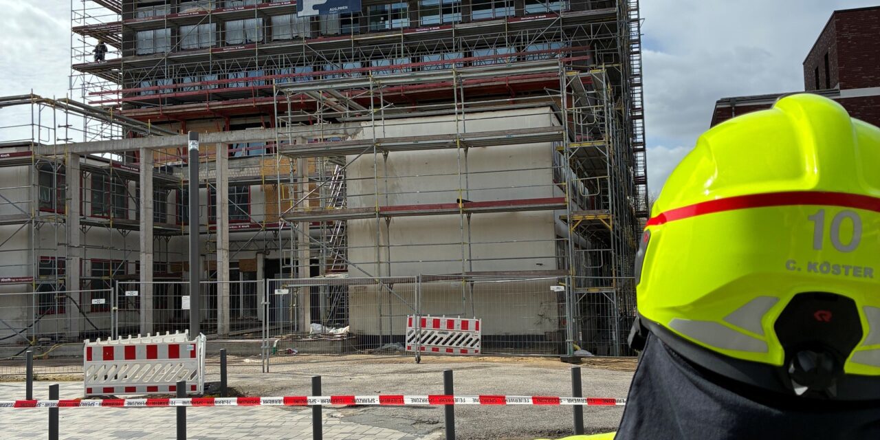 Dachteile fallen durch Windböen