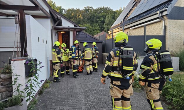 Rauchentwicklung aus Gebäude