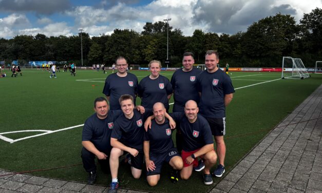 Pinneberg zu Gast beim Blaulichtwasser-Pokal in Schenefeld