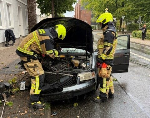 Brennt PKW nach Verkehrsunfall