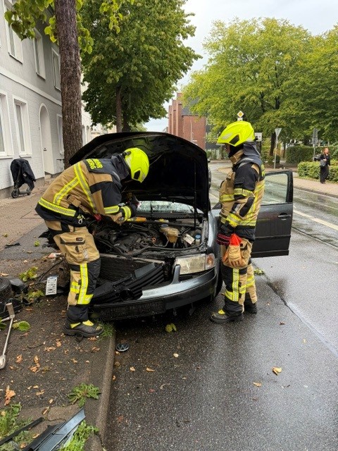Brennt PKW nach Verkehrsunfall